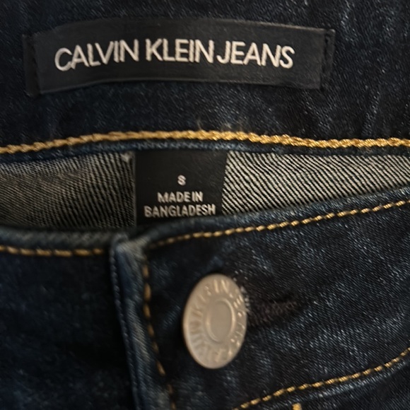 Women jeans shorts by Calvin Klein mid leg length - Picture 4 of 4